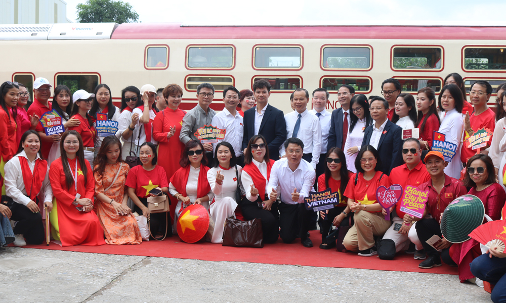 Bac Ninh welcomes first cultural train passengers from Hanoi